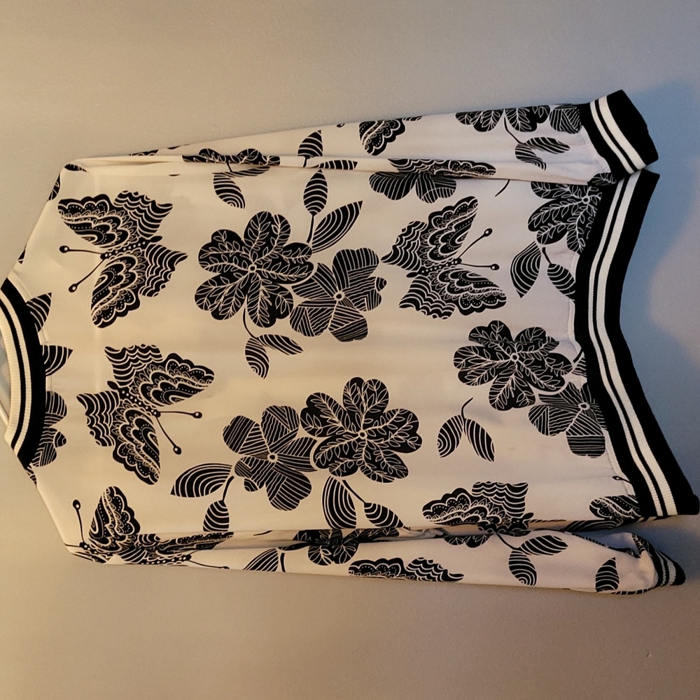 Relativity Woman’s Lightweight Zippered Black And… - image 5